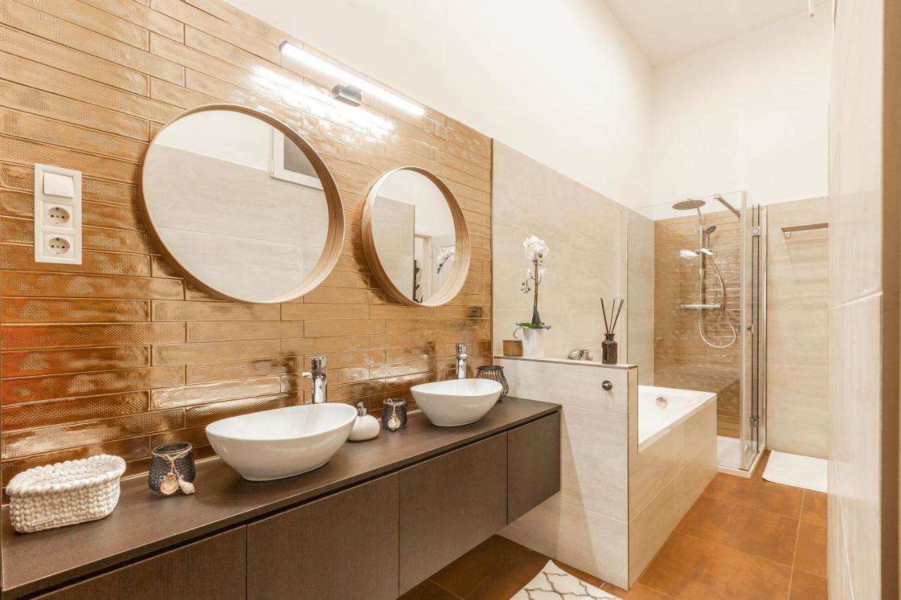 Stylish Luxury Apartment By Anna บูดาเปสต์ ภายนอก รูปภาพ