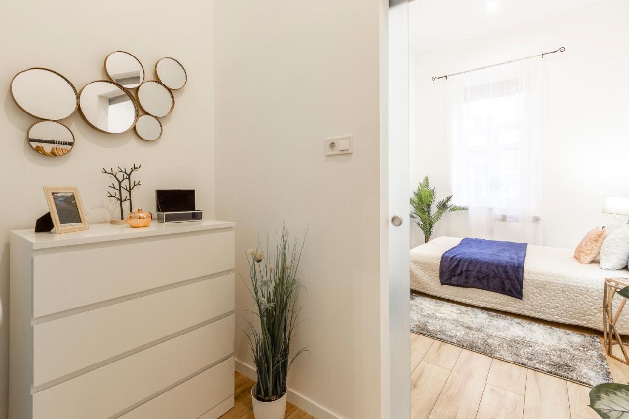 Stylish Luxury Apartment By Anna บูดาเปสต์ ภายนอก รูปภาพ