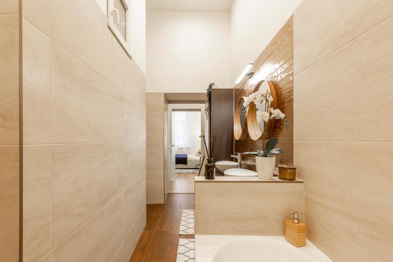 Stylish Luxury Apartment By Anna บูดาเปสต์ ภายนอก รูปภาพ